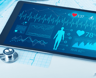 タブレットで健康データを確認している様子
